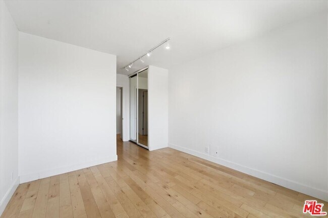 Building Photo - 969 Hilgard Ave