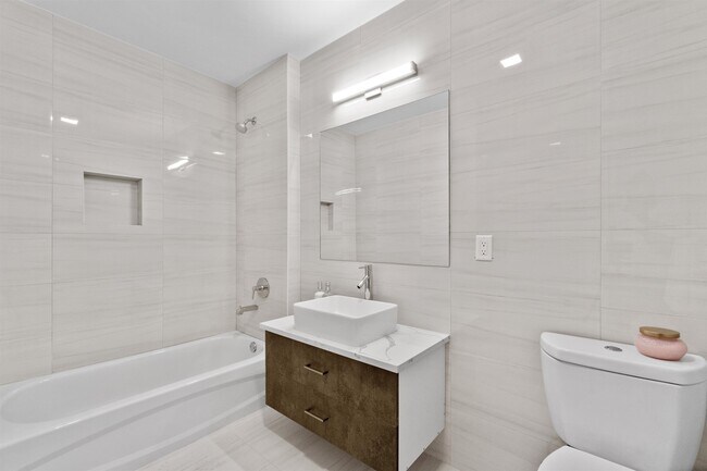 Building Photo - 412 Whiton St