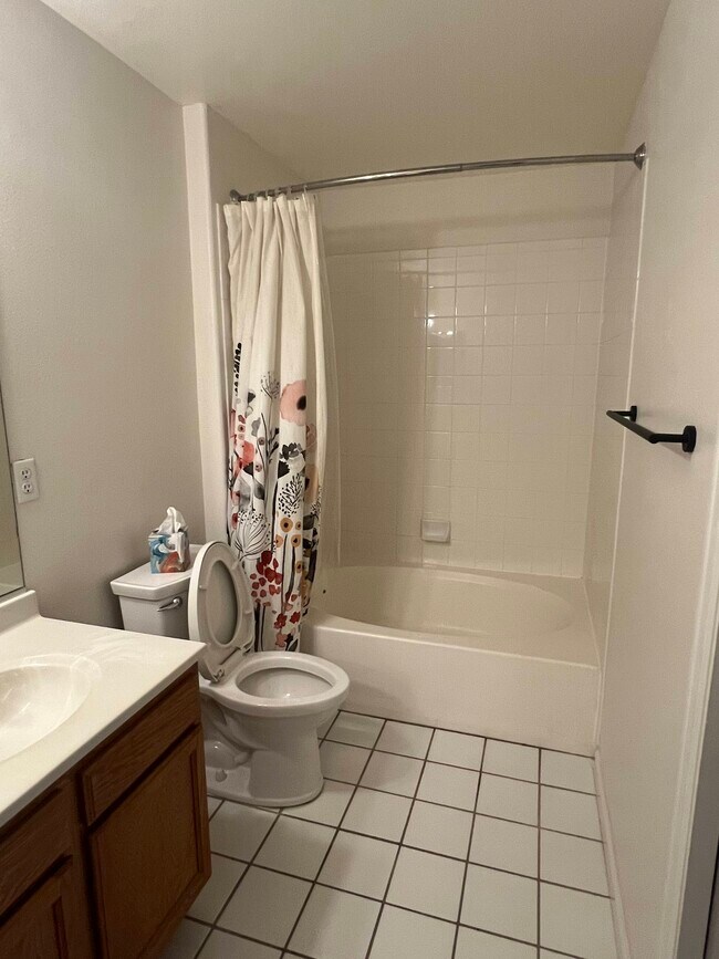 Building Photo - 5427 S Dover St