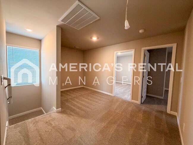 Building Photo - Spacious 4-Bedroom Home with Upstairs Loft!