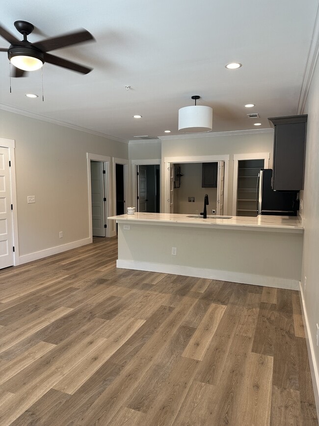 Building Photo - 249 N Carter St