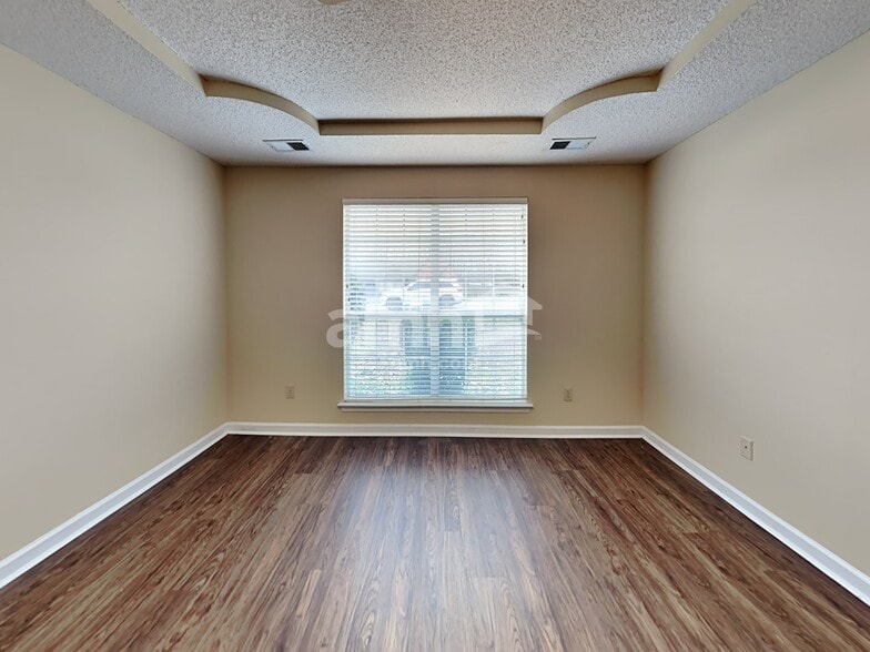 Building Photo - 5802 Eagleston Dr