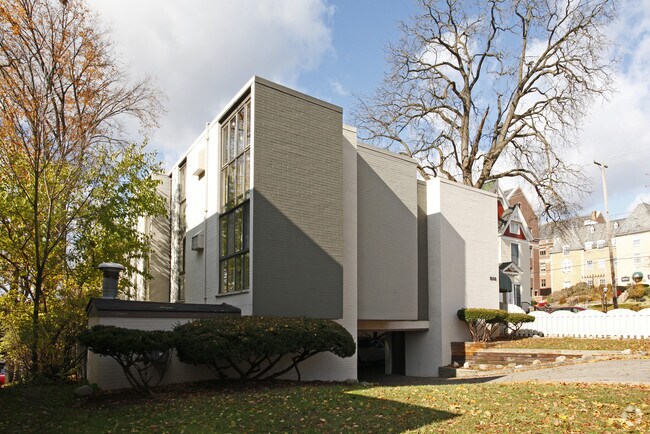 Building Photo - 808 Oakland Ave