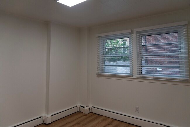 Building Photo - 144 Salem St