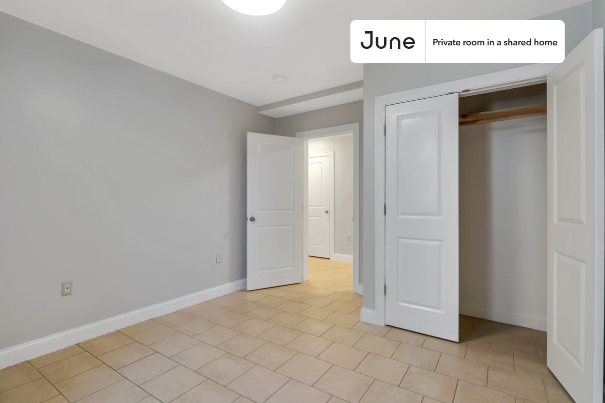 Building Photo - Room in Shared 5 bed/2.5 bath home