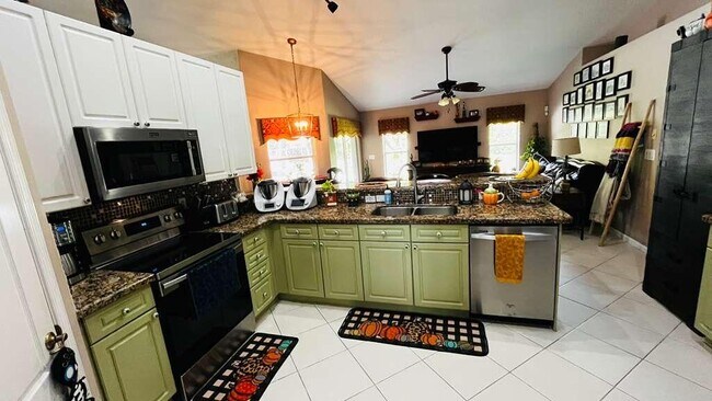 Building Photo - 13566 Callington Dr