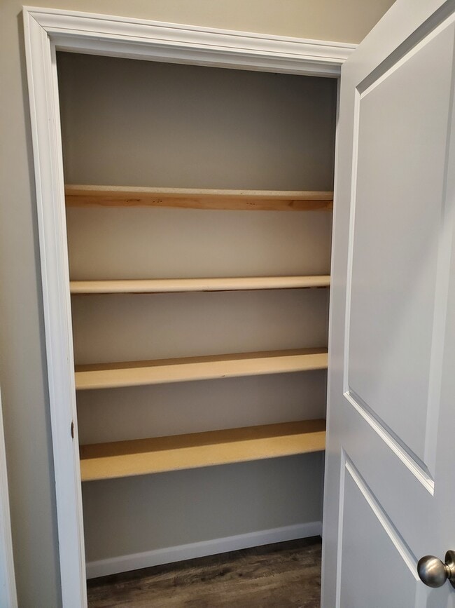 Building Photo - 420 S Longbranch Dr