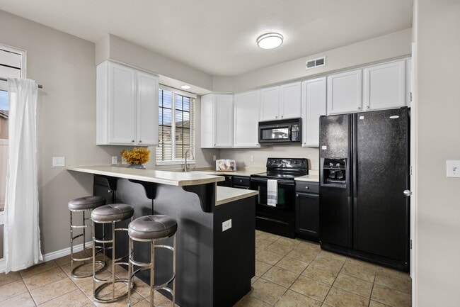 Building Photo - 452 N Kent Ln