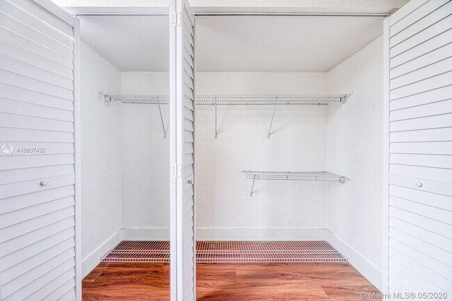 Building Photo - 9001 SW 77th Ave