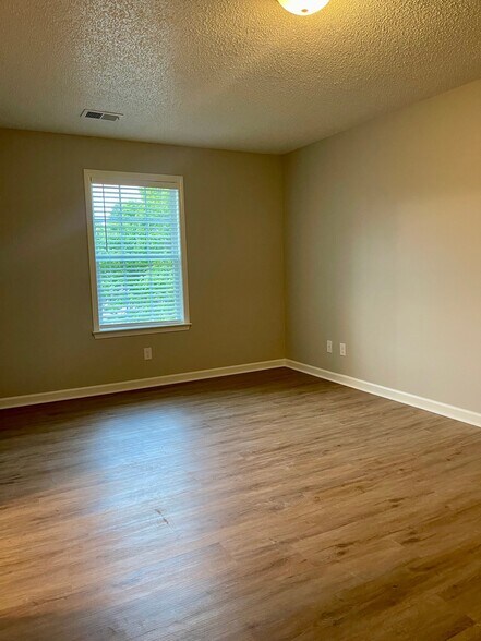 Building Photo - 105 Heber Trail