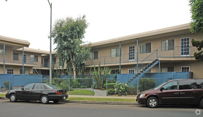Building Photo - 3355 S Canfield Ave