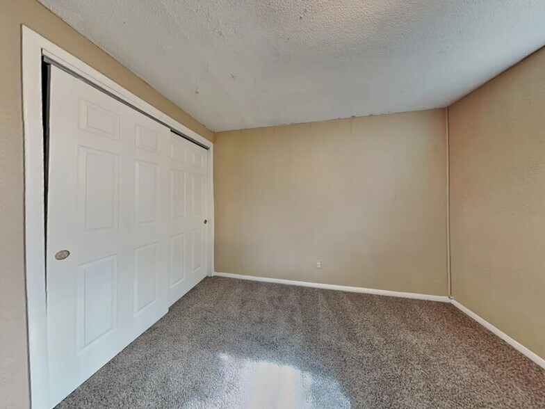 Building Photo - 5437 Crystal St