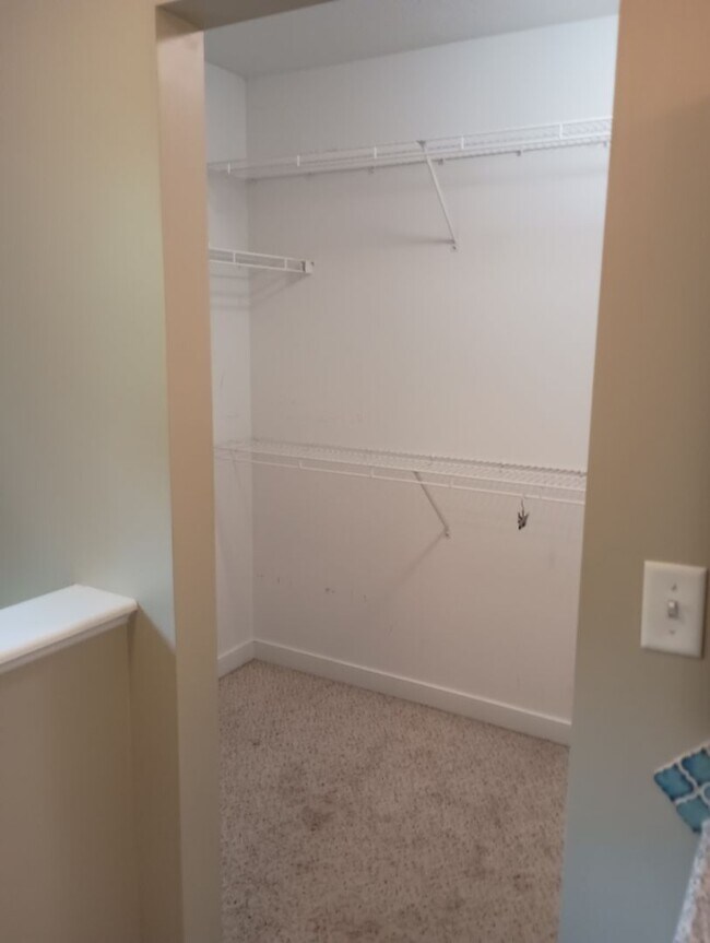 Building Photo - Spacious 3 Bedroom 2.5 Bathroom Home for Rent