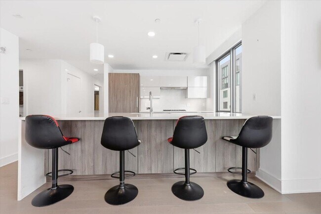 Building Photo - 9 Ave at Port Imperial