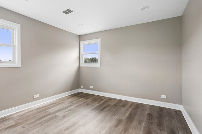 Building Photo - 15428 W 147th St