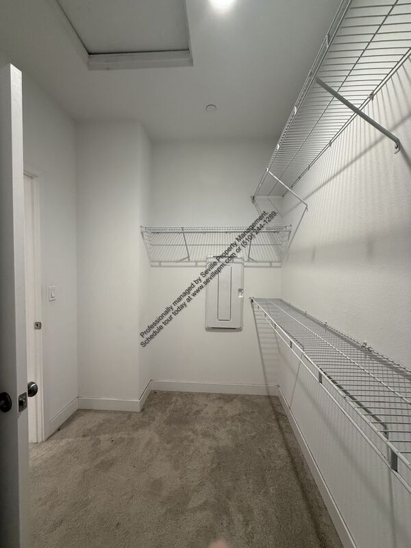 Building Photo - 1922 Willow St