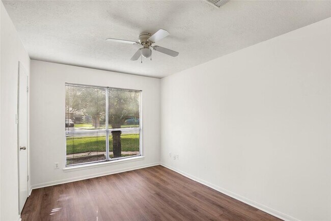 Building Photo - 18023 Lago Forest Dr