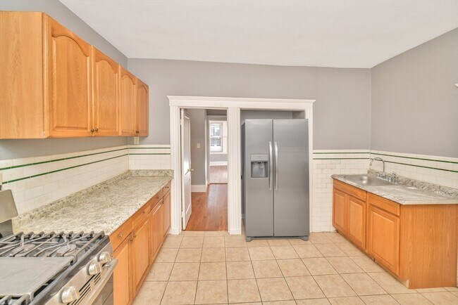 Building Photo - 146 Homestead St