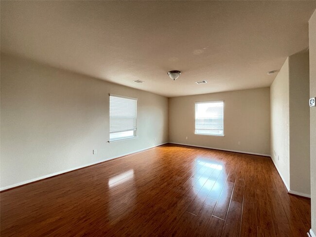 Building Photo - 7139 Pavilion Dr
