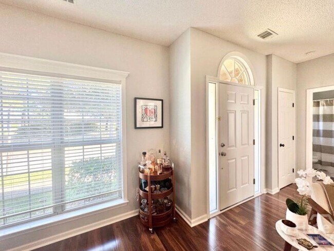 Building Photo - Beautifully designed end unit townhome Available 1/6/26