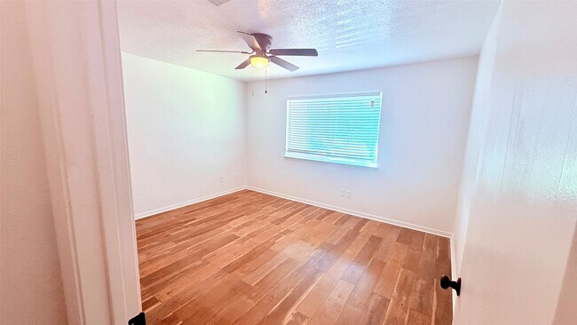 Building Photo - 1927 Country Village Blvd