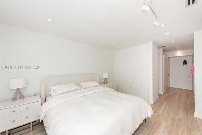 Building Photo - 255 Galen Dr