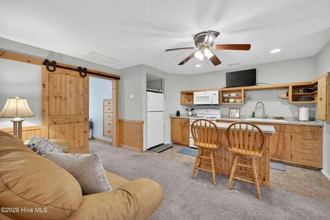 Building Photo - UNIQUE FURNISHED APARTMENTS WITH CUSTOM WOODWORK