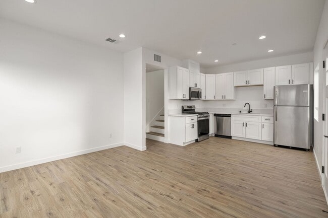 Building Photo - 6765 N Elman St