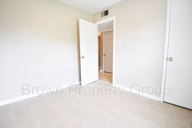 Building Photo - 6208 Birchbrook Dr