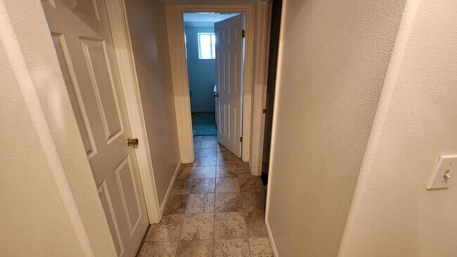 Building Photo - 1430 E 900 S