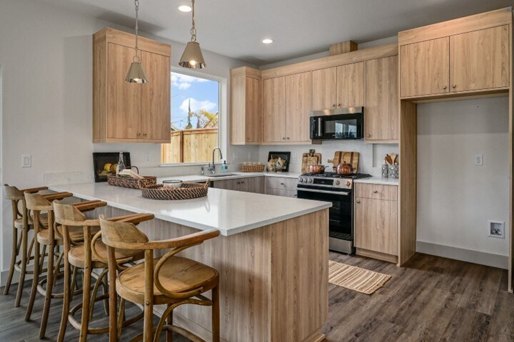 Building Photo - 1319 Oppek St NE