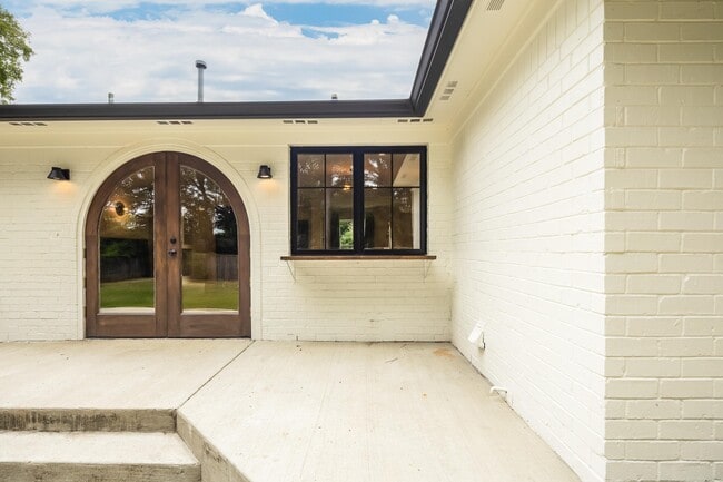 Building Photo - 1023 Greencliff Rd