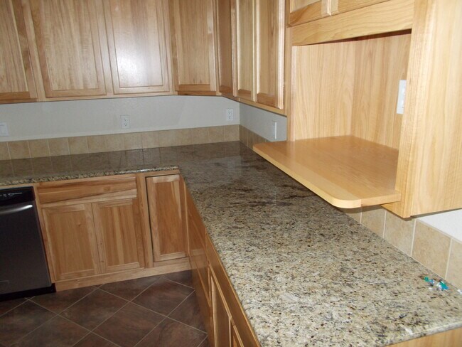 Building Photo - R91G/$1895.00 RENTED