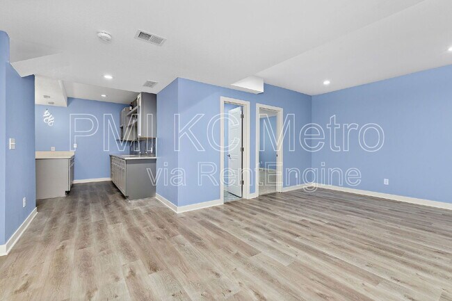 Building Photo - 15708 Canterbury St