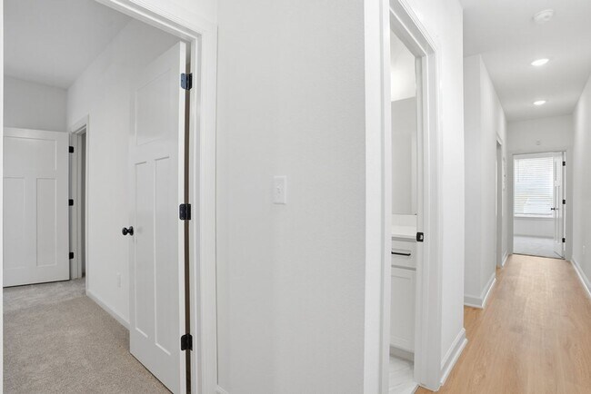 Building Photo - 3 Bed | 2 Bath Luxury Duplex