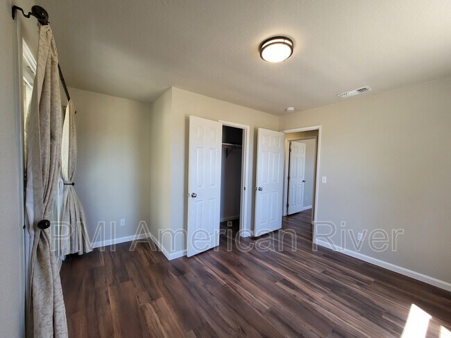 Building Photo - 2212 Paul Ave