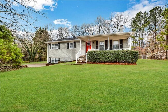 Building Photo - 4952 Pebblebrook Dr