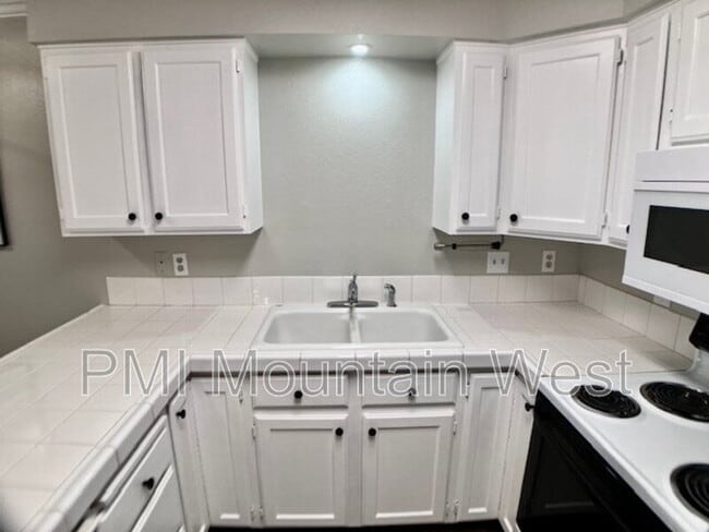 Building Photo - 567 N 200 E