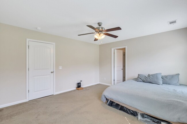 Building Photo - AVAILABLE NOW! (Pet Friendly)