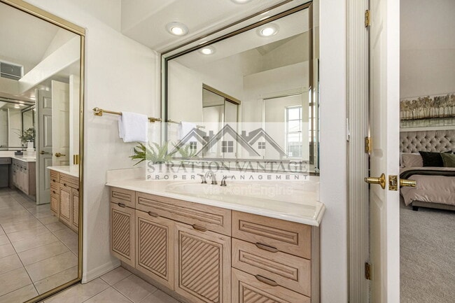 Building Photo - 15848 E Brodiea Dr