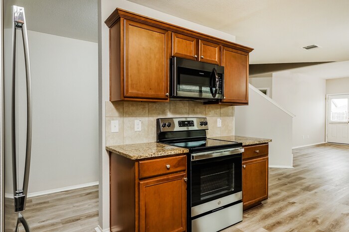 Building Photo - 1207 Savannah Ridge Dr