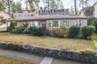 Building Photo - 827 W 11th Ave