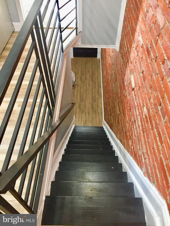 Building Photo - 417 N Salford St