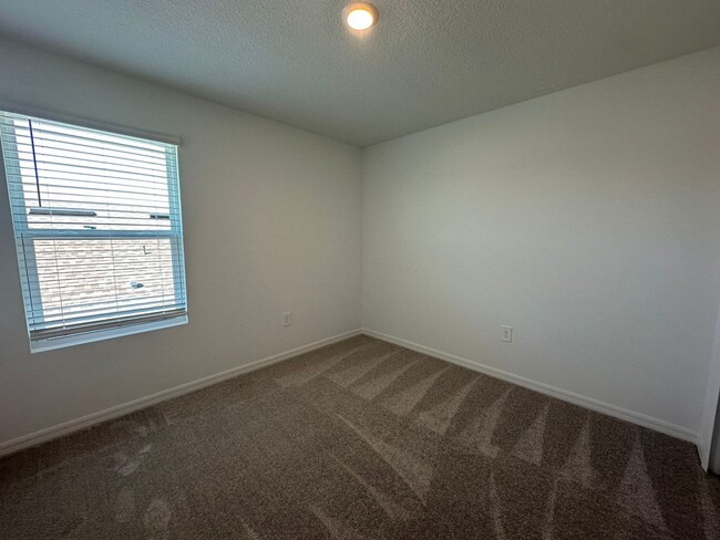 Building Photo - BRAND NEW 5 Bed, 3 Bath home in Liberty Pr...