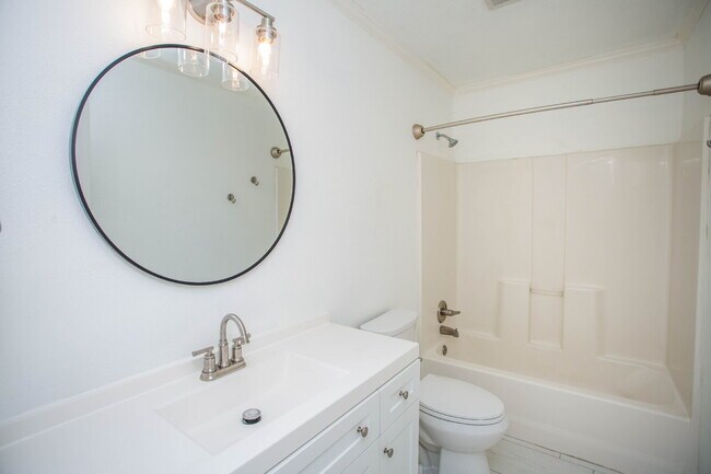 Building Photo - Move-In Ready! Stunning Home with Modern U...