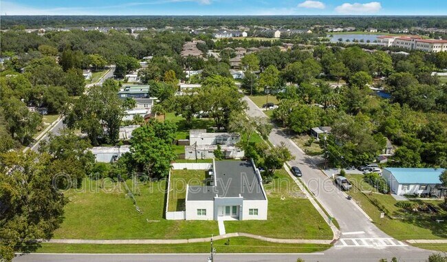 Building Photo - 1649 Lake Dr