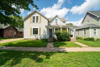 Building Photo - 4 bedroom 1 bath - available for June 1st ...