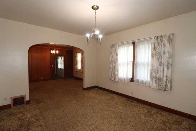 Building Photo - Spacious home for rent