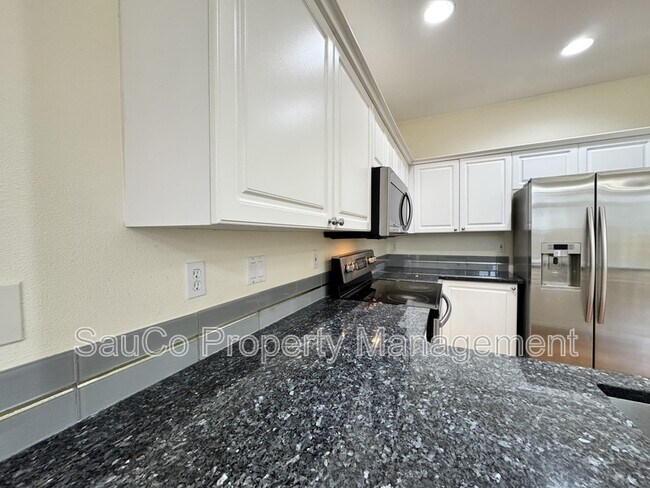 Building Photo - 255 NE 74th Ave