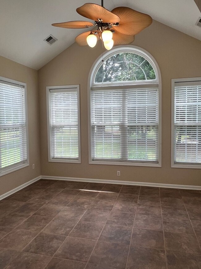Building Photo - Nice Home in Pinecrest!